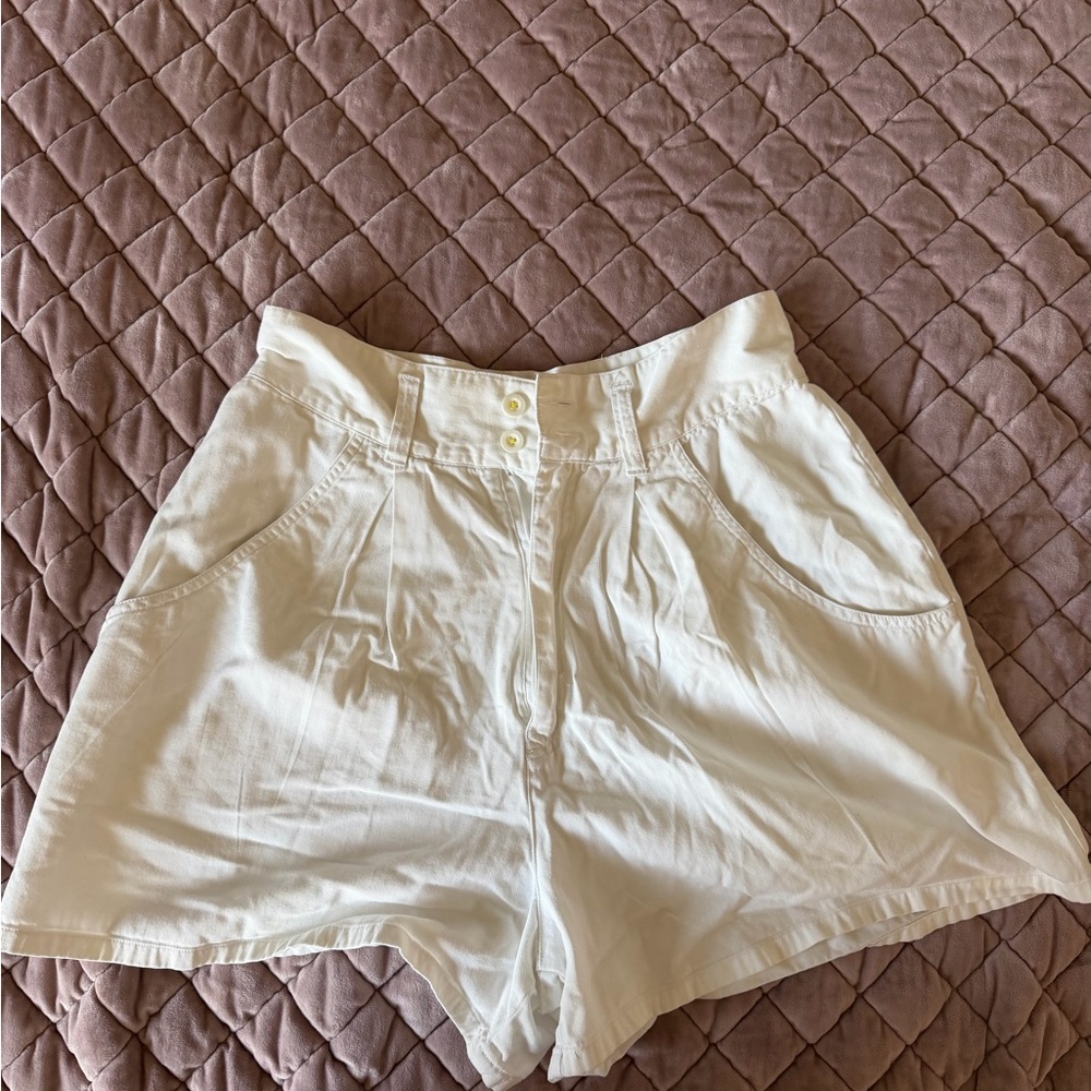 Limited Vintage Womens White High-Waist Pleated Shorts